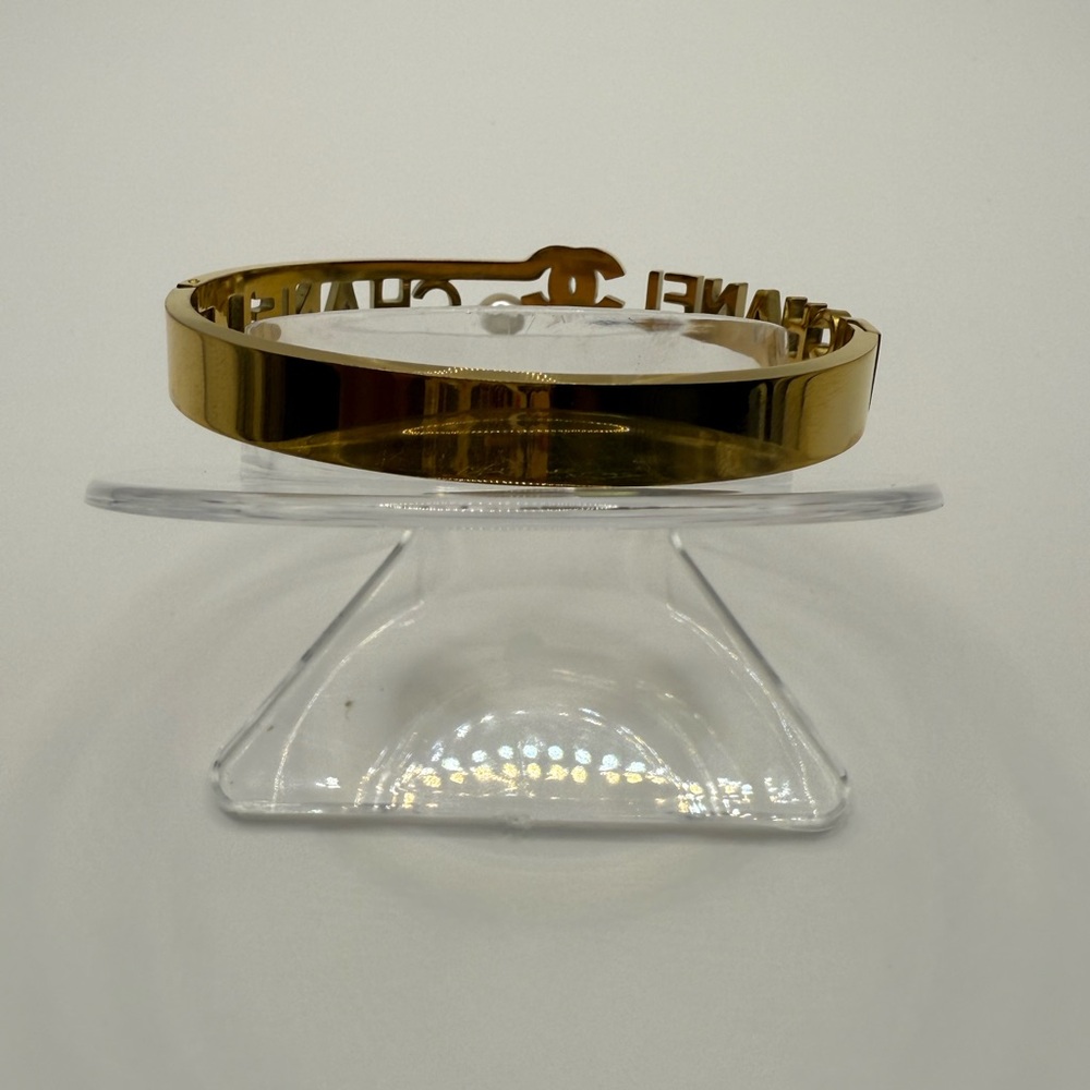 C logo gold tone bangel Bracelet rhinestone white pearl stainless steel New - Picture 7 of 8